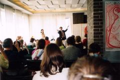 2000年，樂天大師在柏林天功能量演示會上。