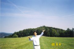 2006年9月，樂天大師在維也納森林大清場、陰環保、保護地球能量場。