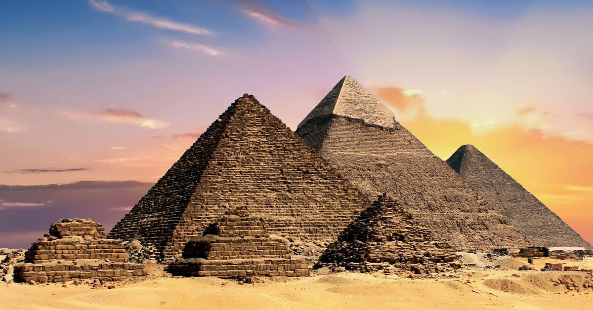 誰建造了大金字塔？