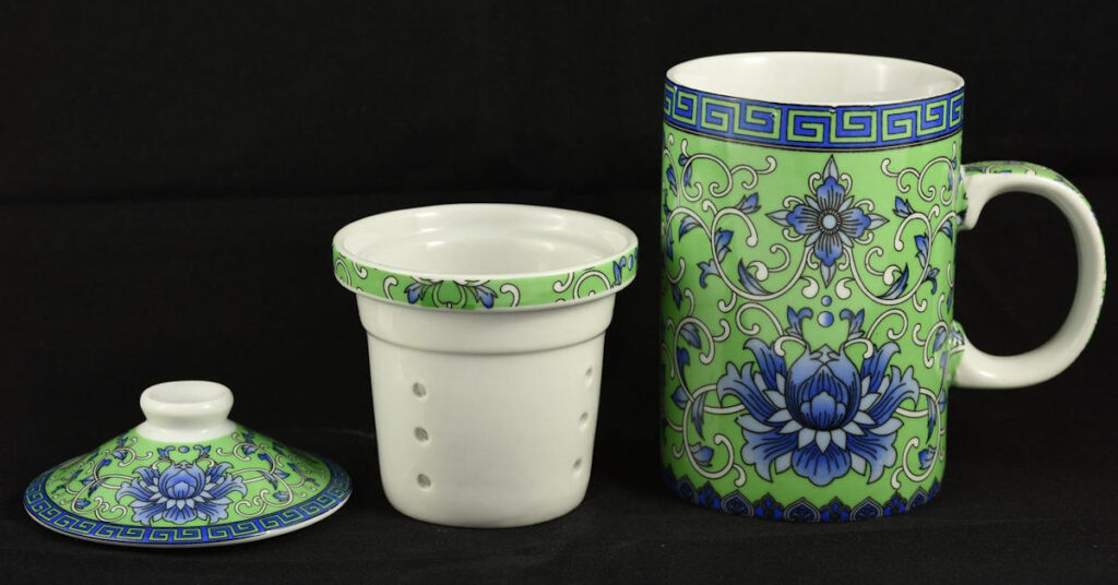 “偷”茶杯的人